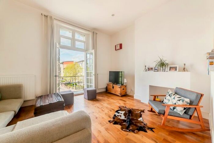 2 Bedroom Apartment To Rent In Camden Road, Camden, NW1