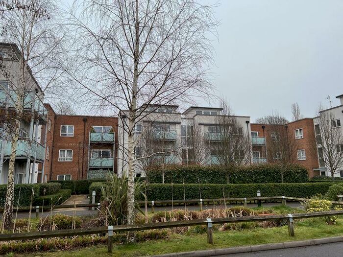 1 Bedroom Flat To Rent In Modern Apartment With Balcony, RH1