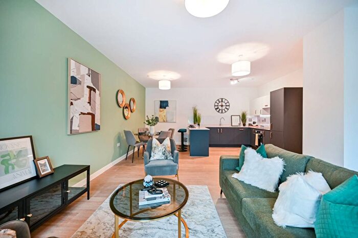 1 Bedroom Flat To Rent In Walton Court, Walton-On-Thames, KT12