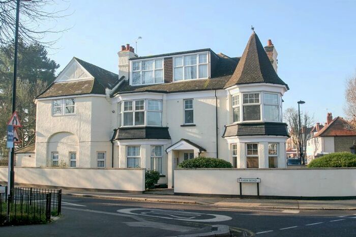 2 Bedroom Flat To Rent In Farm Road, London, N21