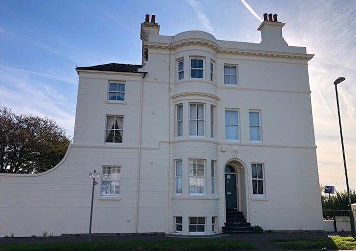 1 Bedroom Apartment For Sale In Flat, St Augustine Road, Littlehampton, West Sussex, BN17