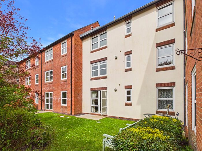 1 Bedroom Flat For Sale In Ty Rhys, Nos - The Parade, Carmarthen, SA31