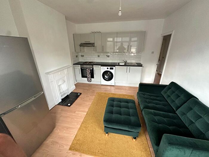 1 Bedroom Flat To Rent In Hill Road, Mitcham, CR4
