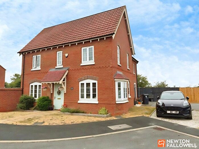 3 Bedroom Semi-Detached House For Sale In Damson Road, East Leake, LE12
