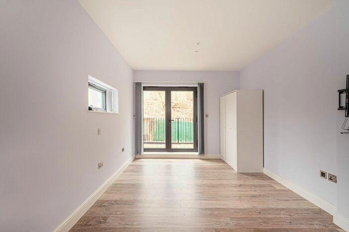 3 Bedroom Flat To Rent In Albert Road, New Barnet, Barnet, EN4