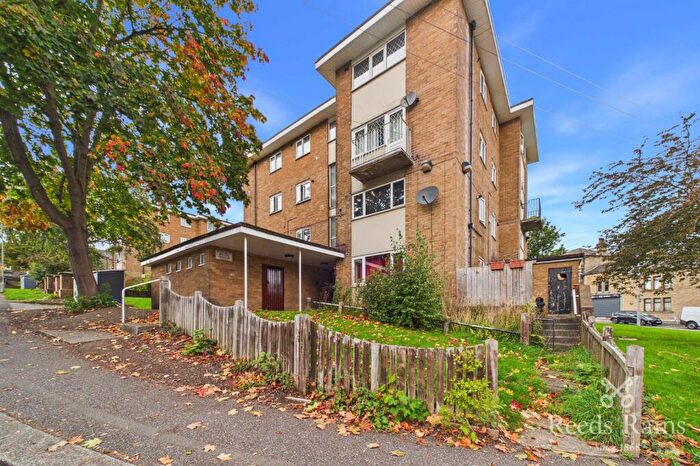 3 Bedroom Maisonette For Sale In Devonshire Street, Huddersfield, West Yorkshire, HD1