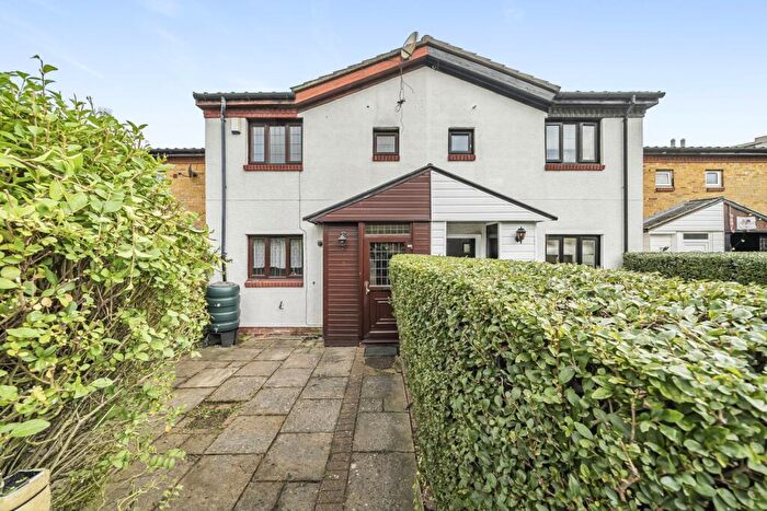 3 Bedroom Terraced House To Rent In Temple Close London, SE28