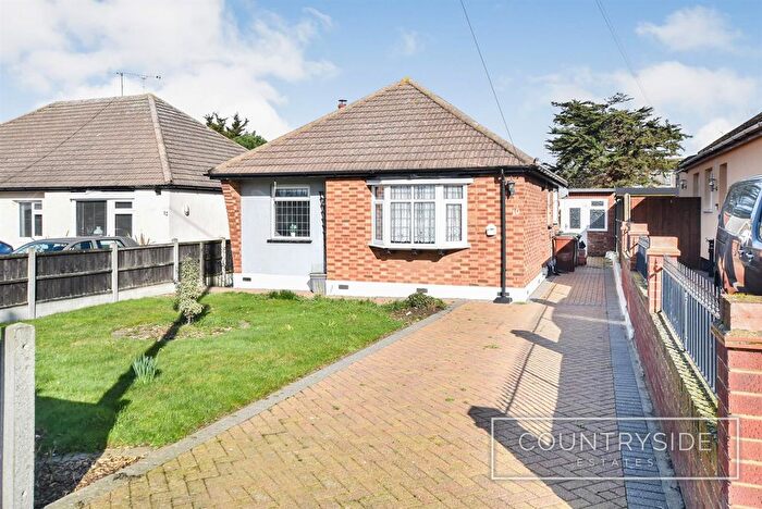 2 Bedroom Detached Bungalow For Sale In Barncombe Close, Benfleet, SS7