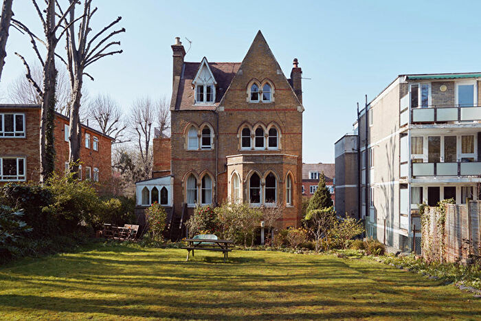 2 Bedroom Flat For Sale In Crescent Road, London, N8