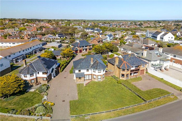 5 Bedroom Detached House For Sale In Hurdles Mead, Milford On Sea, SO41
