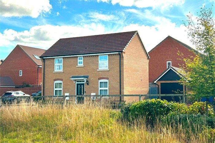 3 Bedroom Detached House For Sale In Barker Crescent, Hook, Hampshire, RG27