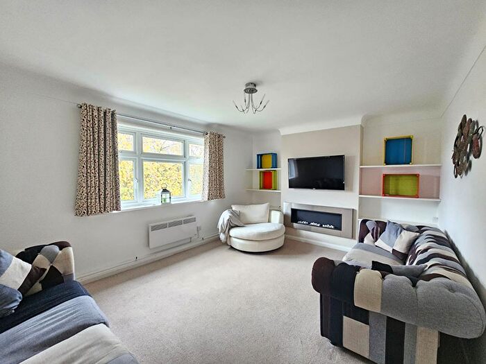 2 Bedroom Flat To Rent In Bassett Avenue, Southampton, SO16