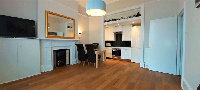 2 Bedroom Flat To Rent In Thorney Hedge Road, London, W4
