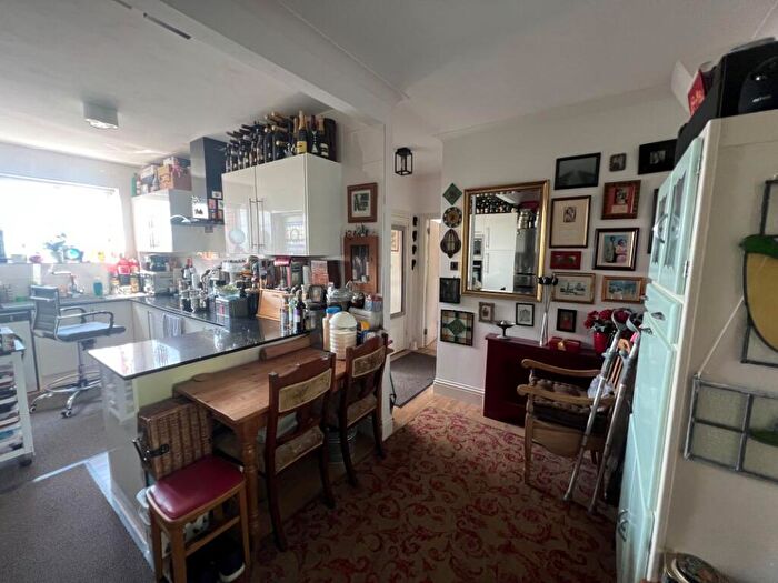 2 Bedroom Apartment For Sale In Viceroy Close, Edgbaston, Birmingham, B5