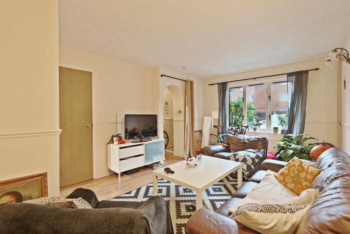 3 Bedroom Semi-Detached House To Rent In Prioress Street, London, SE1