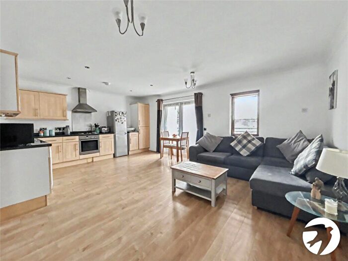 2 Bedroom Flat For Sale In Davis Way, Sidcup, Kent, DA14