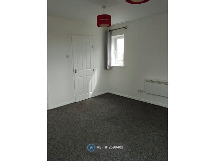 2 Bedroom Flat To Rent In Rodeheath, Luton, LU4