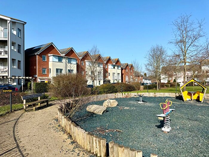 5 Bedroom Town House To Rent In Drummond Grove, Willesborough, TN24