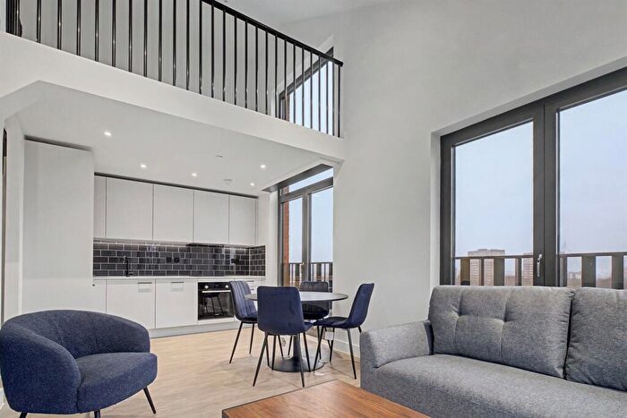 2 Bedroom Apartment To Rent In Belmont Wharf, Glasswater Locks, B4