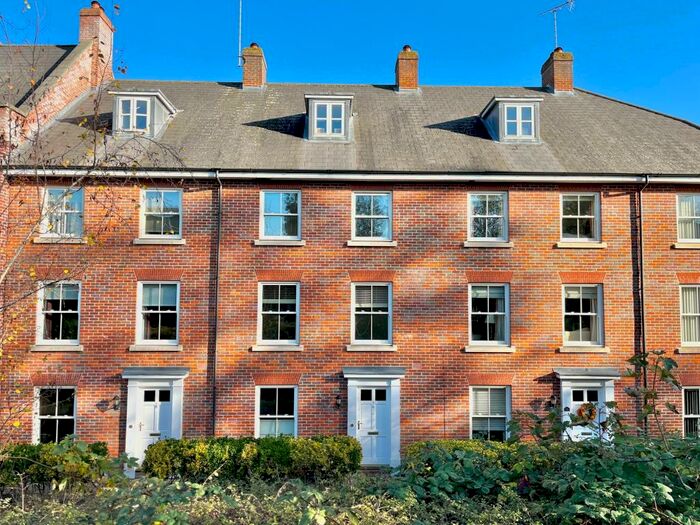 4 Bedroom Town House To Rent In Tupman Walk, IP33