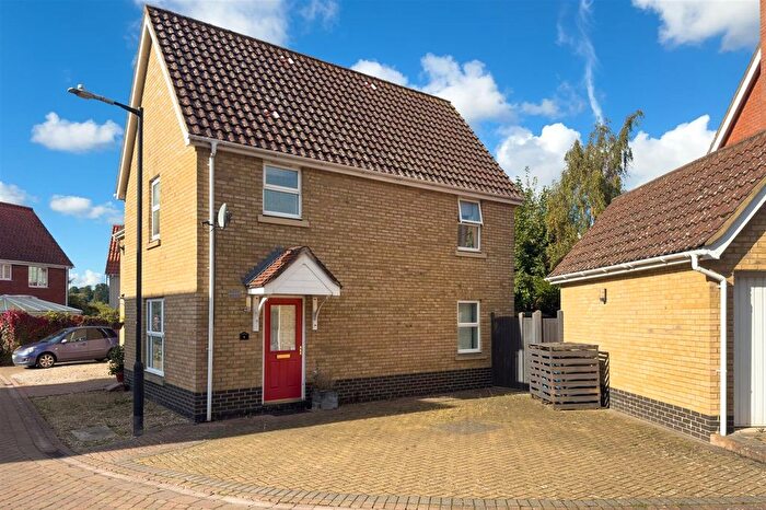 3 Bedroom Semi-Detached House To Rent In Emmerson Way, Hadleigh, IP7