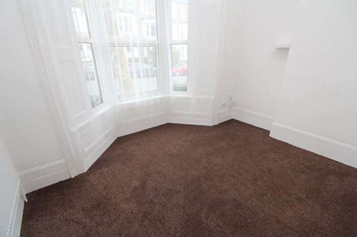 2 Bedroom Flat To Rent In Kitto Road, New Cross, London, SE14