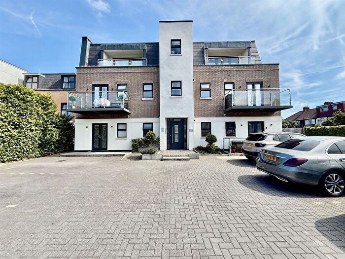 1 Bedroom Flat For Sale In Jubilee Gardens, Southall, UB1