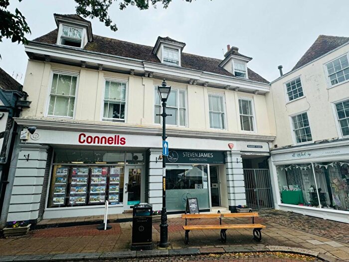 3 Bedroom Flat To Rent In Market Place, Faversham, ME13