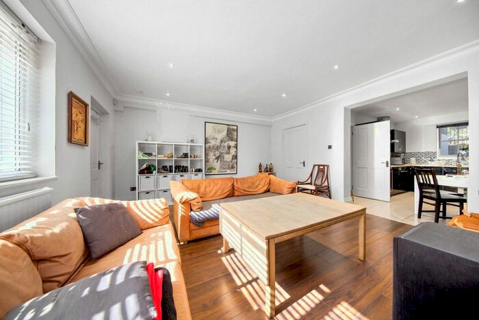 3 Bedroom Maisonette To Rent In Harrington Square, Camden, London, NW1