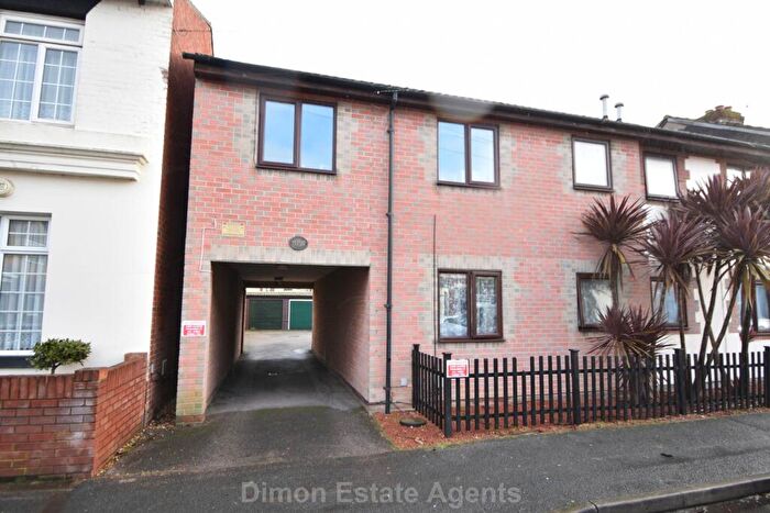 2 Bedroom Flat For Sale In Queens Court, Queens Road, PO12