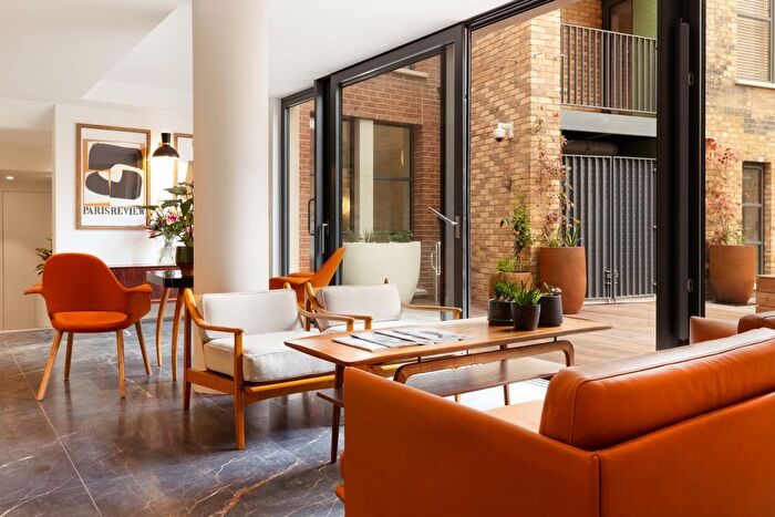 1 Bedroom Flat To Rent In Blandford Street, London, W1U