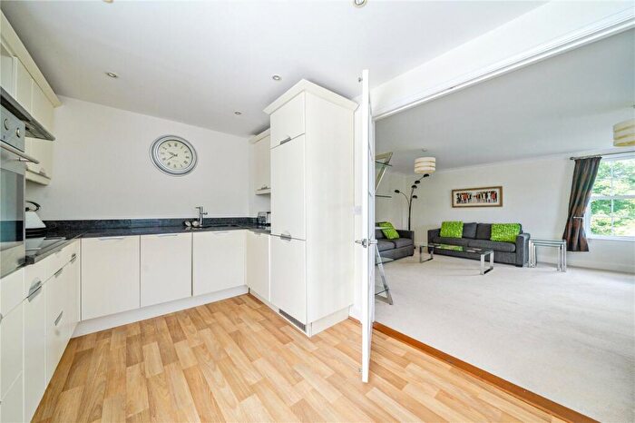3 Bedroom Apartment For Sale In Donnington Elms, Oxford Road, Donnington, Newbury, RG14
