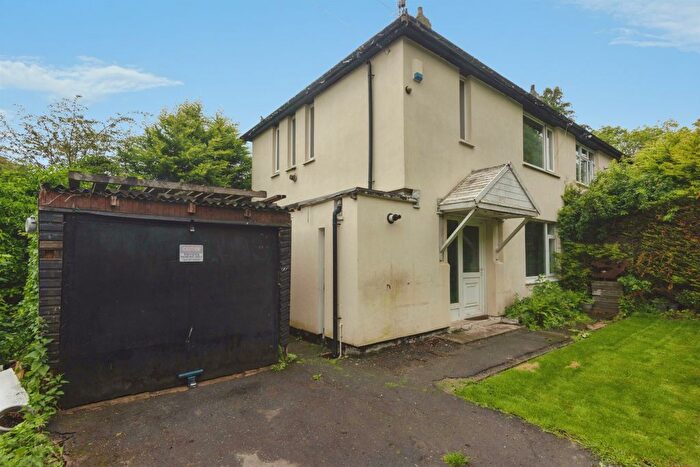 2 Bedroom Semi Detached House For Sale In Cranmer Bank, Leeds, LS17