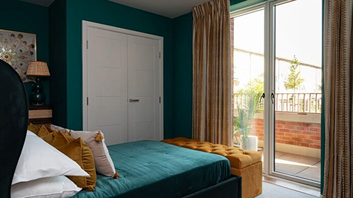 3 Bedroom Flat For Sale In Whitecote Road, Southall, UB1