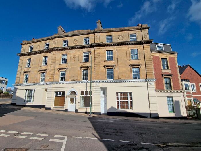 2 Bedroom Flat To Rent In Babbacombe Road, Torquay, TQ1