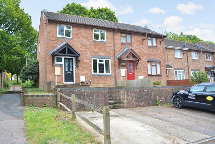 3 Bedroom End Of Terrace House For Sale In Harvey Close, Crawley, RH11