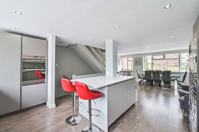 3 Bedroom Terraced House For Sale In Linksway, Hendon, London, NW4