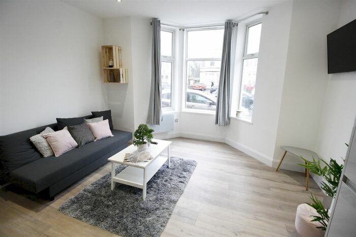 2 Bedroom Flat To Rent In Richmond Road, Cathays, Cardiff, CF24