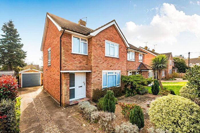 3 Bedroom Semi Detached House For Sale In Eythorne Close, Kennington, Ashford, TN24