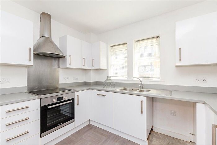 2 Bedroom Flat For Sale In Crawford Avenue, Dartford, Kent, DA1
