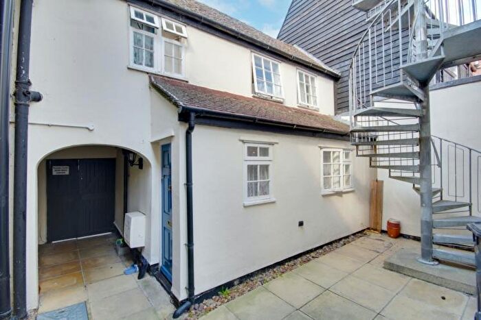 1 Bedroom Mews For Sale In Bridge Street, St. Ives, PE27