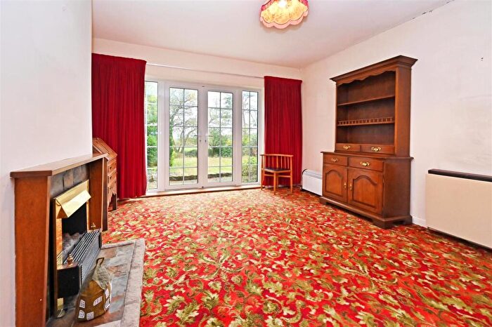 3 Bedroom Detached House For Sale In Windermere, Bath Lane, Ashover, S45