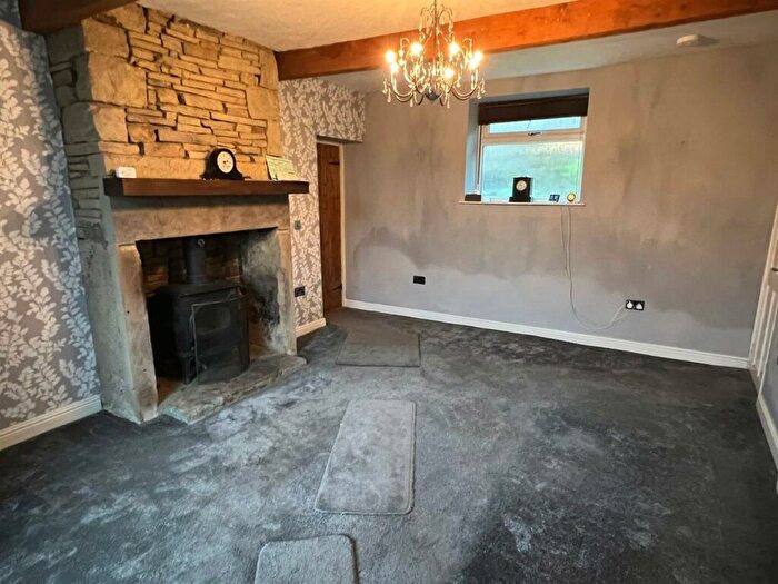 2 Bedroom End Of Terrace House To Rent In Crosland Hill Road, Crosland Moor, Huddersfield, HD4