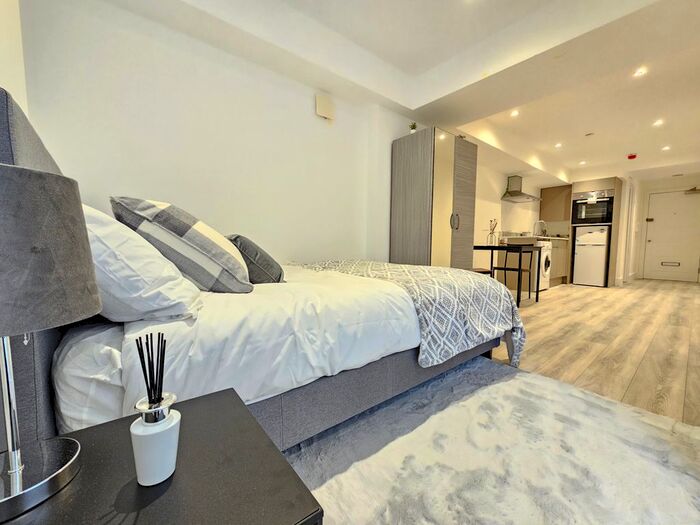 Studio To Rent In Station Road, Kings Langley, WD4