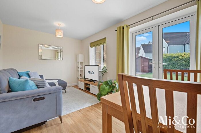 2 Bedroom Detached House For Sale In Woodside Close, Grays, RM16