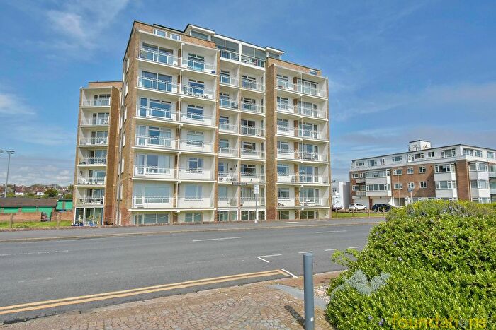 2 Bedroom Flat For Sale In West Parade, Bexhill-On-Sea, TN39