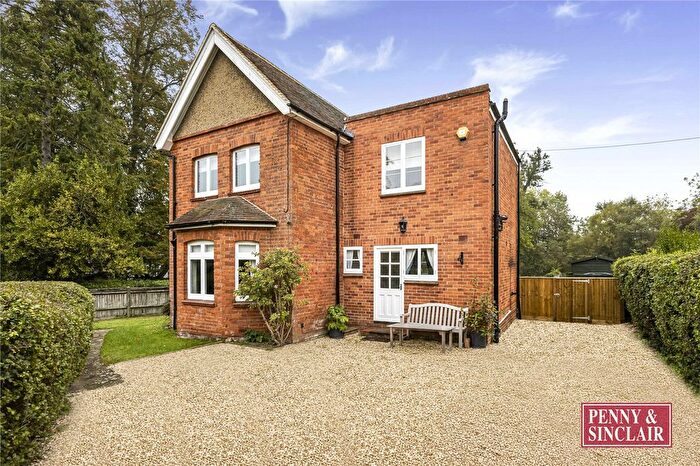 3 Bedroom Detached House To Rent In The Warren, RG4