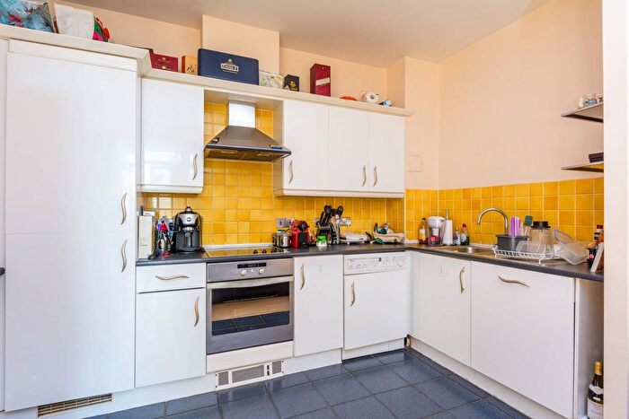 2 Bedroom Flat To Rent In Kew Bridge Road, Kew Bridge, Brentford, TW8