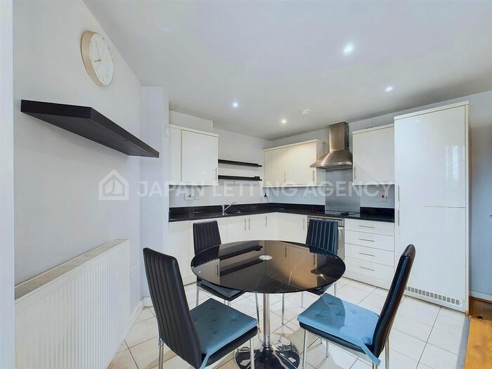 2 Bedroom Flat To Rent In Corrigan Court, Granville Gardens, Ealing Common, W5