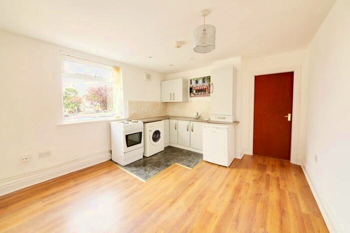 1 Bedroom Flat To Rent In Derby Road, Widnes, WA8